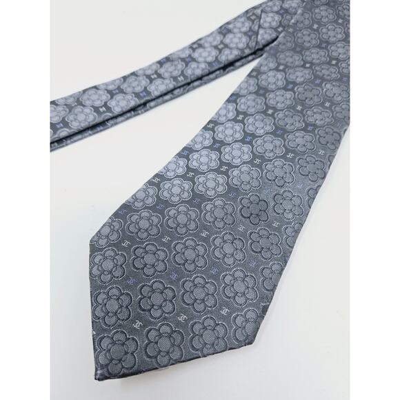 CHANEL Metallic Grey Camellia CC logo Silk Tie - Picture 5 of 12
